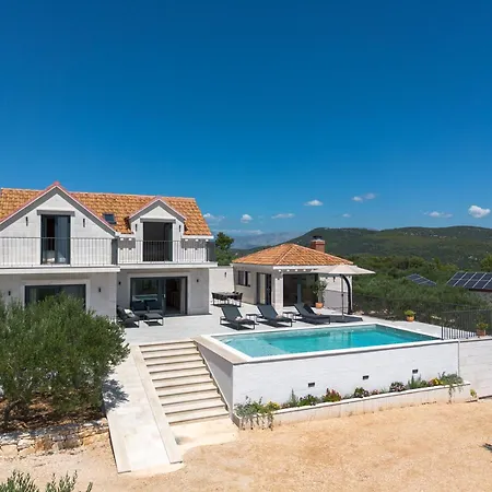 Casa Mola